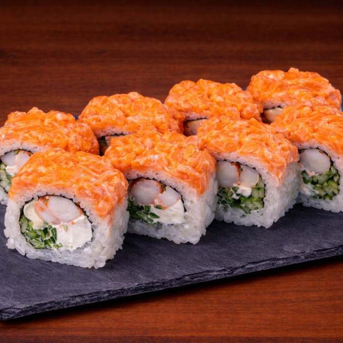 Spicy salmon roll with shrimp